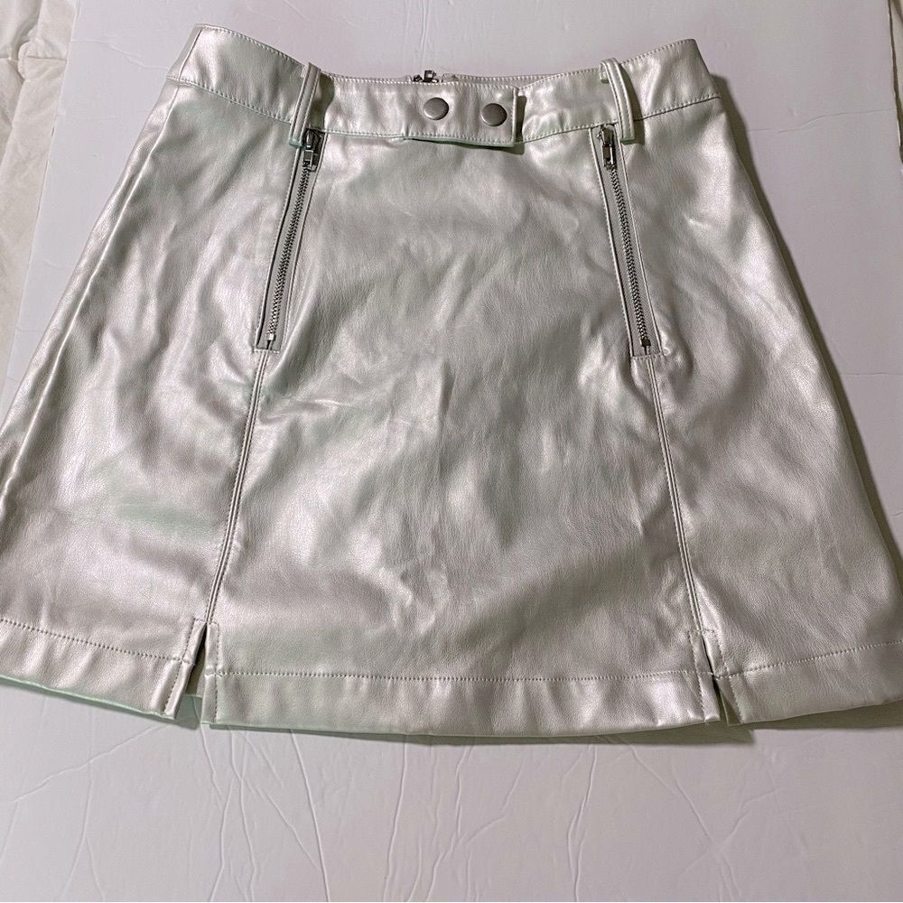Francesca’s Charlie Faux Leather Double Zip Mini
Metallic Silver Skirt NEW XS